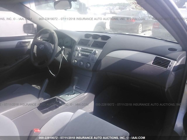 4T1CA38P56U071124 - 2006 TOYOTA CAMRY SOLARA SE/SLE ვერცხლისფერი ფოტო 5