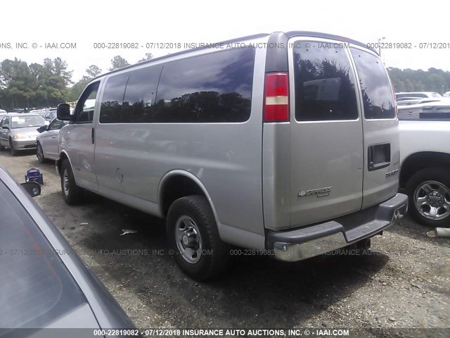 1GAHG35U261247429 - 2006 CHEVROLET EXPRESS G3500  SILVER photo 3