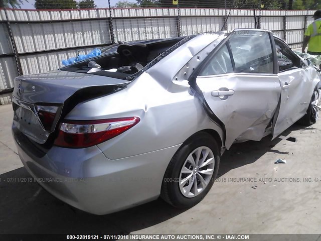 4T1BF1FK8HU450467 - 2017 TOYOTA CAMRY LE/XLE/SE/XSE SILVER photo 4