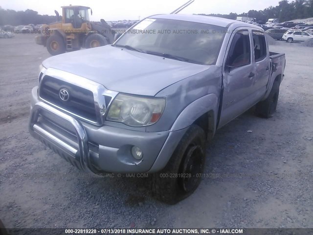 3TMLU42N88M019681 - 2008 TOYOTA TACOMA DOUBLE CAB ვერცხლისფერი ფოტო 2