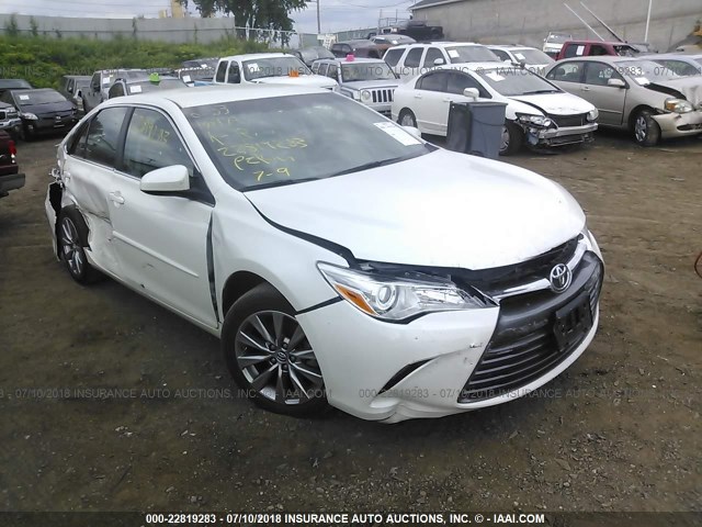 4T1BF1FK9FU080594 - 2015 TOYOTA CAMRY LE/XLE/SE/XSE WHITE photo 1