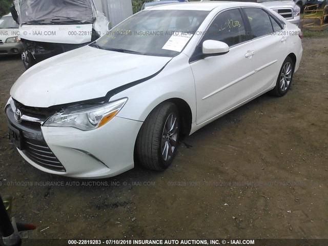 4T1BF1FK9FU080594 - 2015 TOYOTA CAMRY LE/XLE/SE/XSE WHITE photo 2