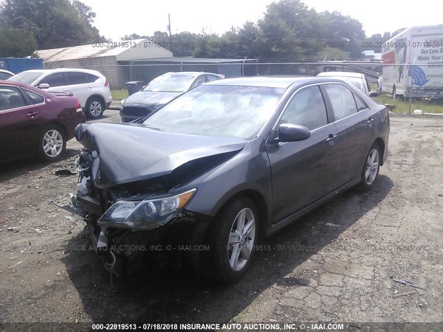 4T1BF1FK6DU286288 - 2013 TOYOTA CAMRY L/SE/LE/XLE ვერცხლისფერი ფოტო 2