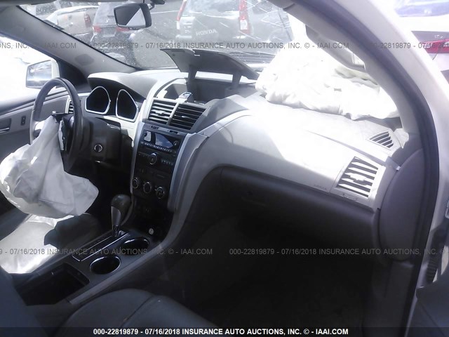 1GNKVGED6CJ142602 - 2012 CHEVROLET TRAVERSE LT WHITE photo 5