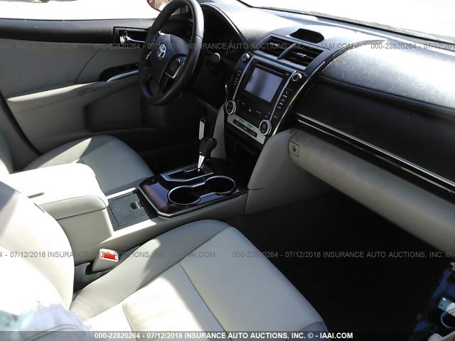 4T1BF1FK5CU608000 - 2012 TOYOTA CAMRY SE/LE/XLE WHITE photo 5