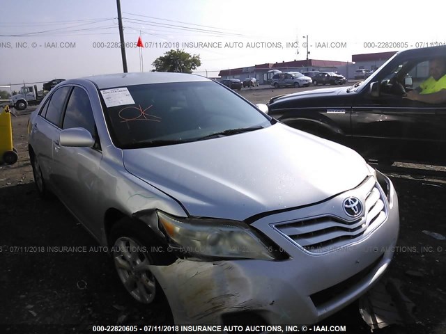 4T1BF3EK1BU696605 - 2011 TOYOTA CAMRY SE/LE/XLE ვერცხლისფერი ფოტო 1
