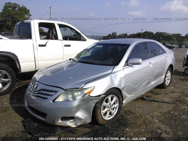 4T1BF3EK1BU696605 - 2011 TOYOTA CAMRY SE/LE/XLE ვერცხლისფერი ფოტო 2
