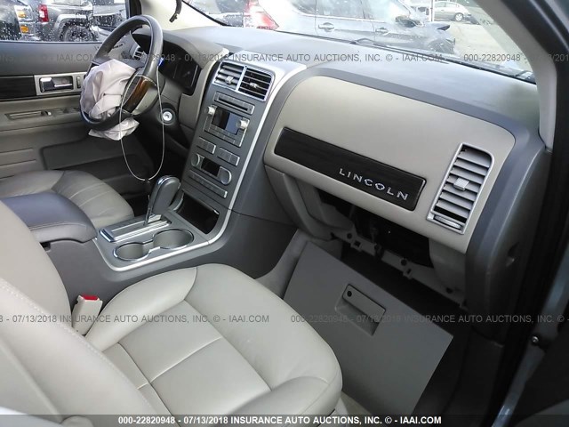 2LMDU68C27BJ04103 - 2007 LINCOLN MKX GRAY photo 5