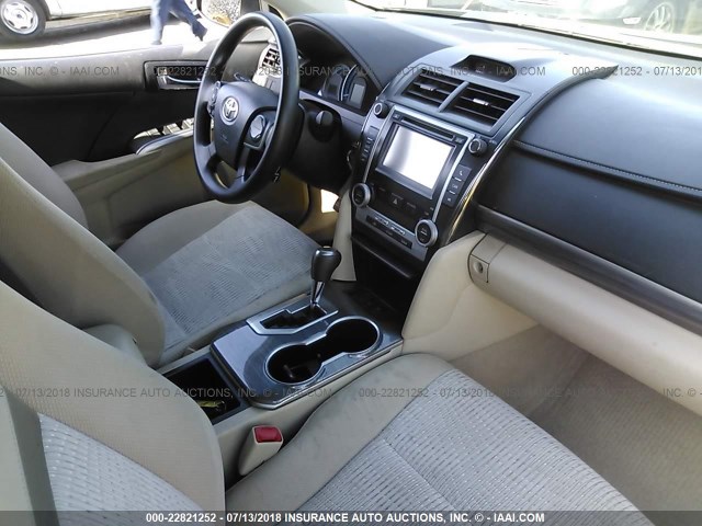 4T1BD1FK2DU080424 - 2013 TOYOTA CAMRY HYBRID/LE/XLE 灰色 照片 5