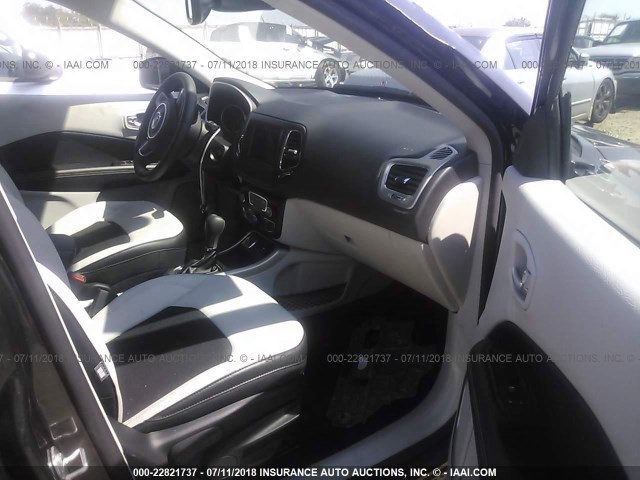 3C4NJCBB7JT166250 - 2018 JEEP COMPASS LATITUDE Серый фото 5
