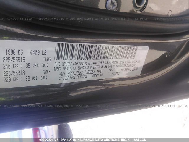 3C4NJCBB7JT166250 - 2018 JEEP COMPASS LATITUDE Серый фото 9