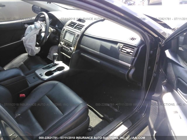 4T1BF1FK9EU309595 - 2014 TOYOTA CAMRY L/SE/LE/XLE შავი ფოტო 5