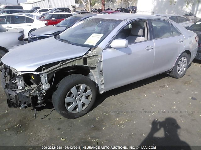 4T1BF3EK9BU759207 - 2011 TOYOTA CAMRY SE/LE/XLE SILVER photo 2