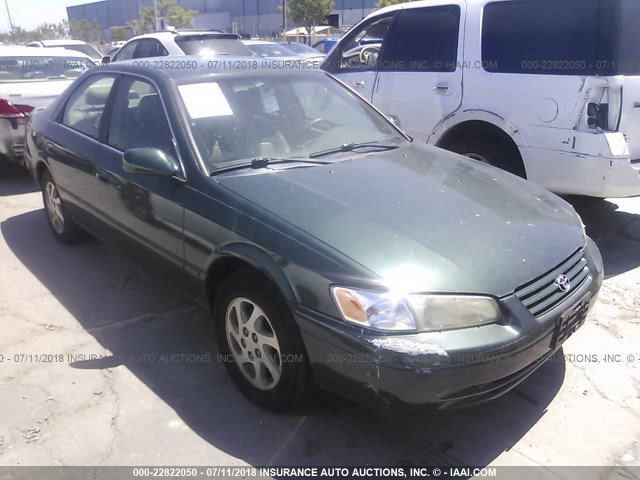 4T1BF28K1XU932070 - 1999 TOYOTA CAMRY LE/XLE GREEN photo 1