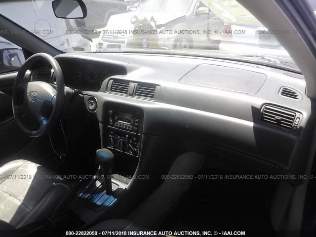 4T1BF28K1XU932070 - 1999 TOYOTA CAMRY LE/XLE GREEN photo 5