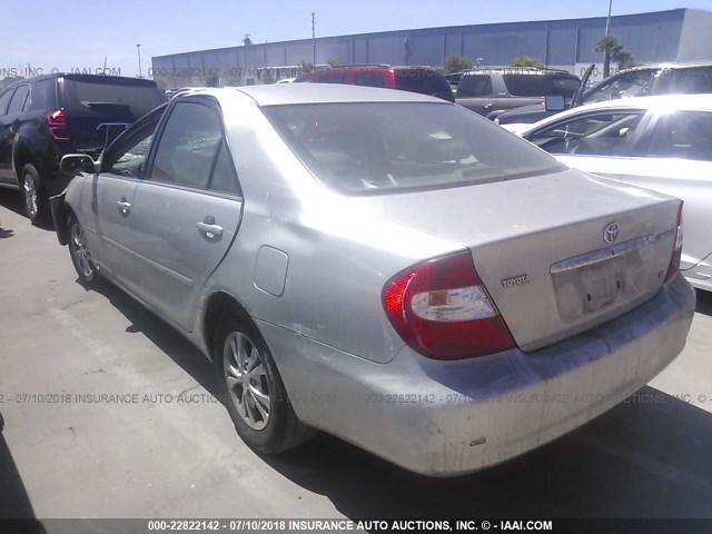 4T1BF30KX4U081495 - 2004 TOYOTA CAMRY LE/XLE/SE 银色 照片 3