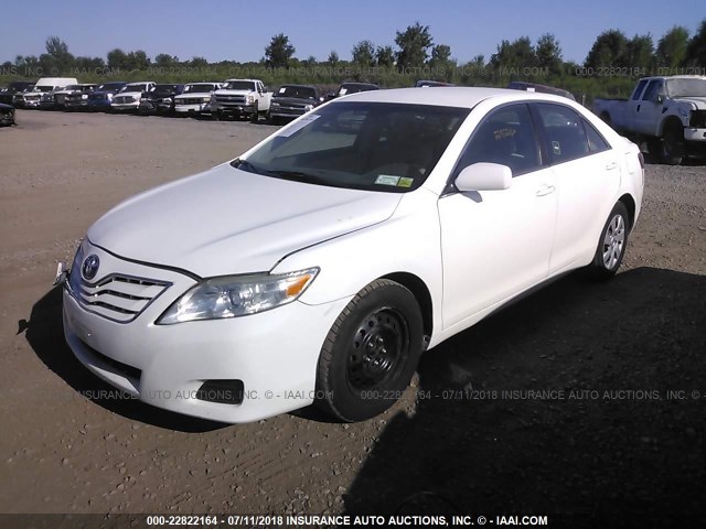 4T1BF3EKXAU542361 - 2010 TOYOTA CAMRY SE/LE/XLE WHITE photo 2