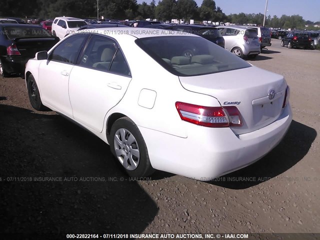 4T1BF3EKXAU542361 - 2010 TOYOTA CAMRY SE/LE/XLE WHITE photo 3