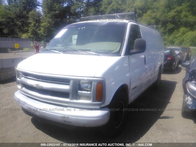 1GCHG35R511157915 - 2001 CHEVROLET EXPRESS G3500  WHITE photo 2