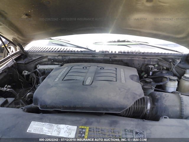 5LMFU27RX4LJ35028 - 2004 LINCOLN NAVIGATOR BROWN photo 10