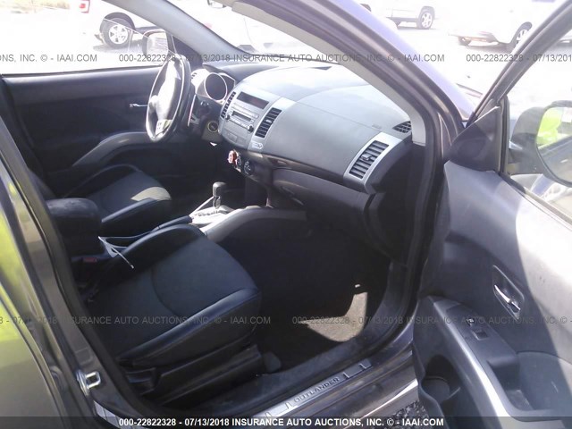 JA4AT3AW8AZ016440 - 2010 MITSUBISHI OUTLANDER SE GRAY photo 5