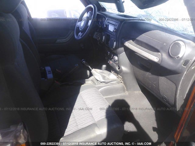 1J4AA2D15BL606597 - 2011 JEEP WRANGLER SPORT Narıncı foto 5