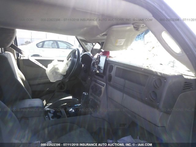 1J8HG48N56C161997 - 2006 JEEP COMMANDER BLACK photo 5