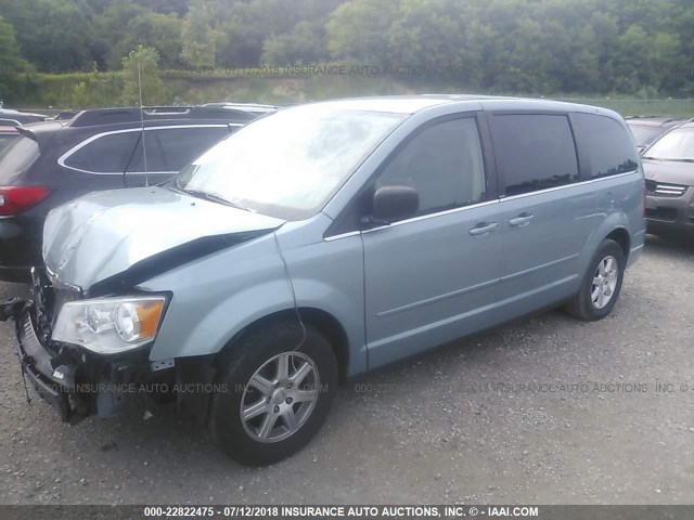 2A4RR2D19AR330216 - 2010 CHRYSLER TOWN & COUNTRY LX SILVER photo 2