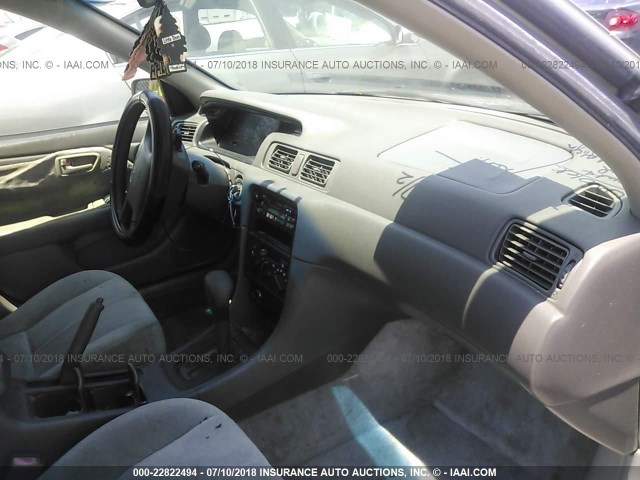 JT2BG22K6W0160979 - 1998 TOYOTA CAMRY CE/LE/XLE 灰色 照片 5