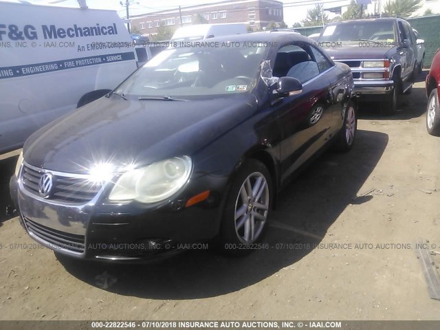 WVWFA71F88V020093 - 2008 VOLKSWAGEN EOS LUX 黑色 照片 2