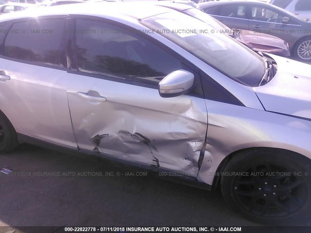 1FADP3F20GL325737 - 2016 FORD FOCUS SE SILVER photo 6