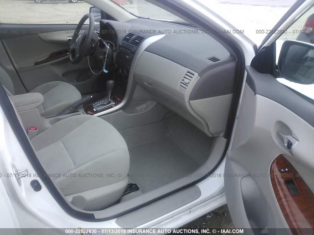 JTDBL40E49J049079 - 2009 TOYOTA COROLLA LE/XLE WHITE photo 5