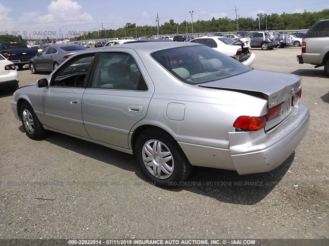 JT2BG22K8Y0489251 - 2000 TOYOTA CAMRY CE/LE/XLE SILVER photo 3