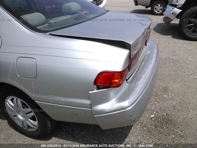 JT2BG22K8Y0489251 - 2000 TOYOTA CAMRY CE/LE/XLE SILVER photo 6