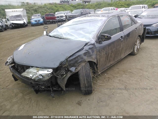 4T1BF1FK1EU831007 - 2014 TOYOTA CAMRY L/SE/LE/XLE 灰色 照片 2