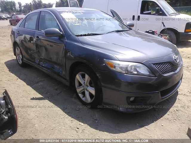 4T1BF3EK2BU776804 - 2011 TOYOTA CAMRY SE/LE/XLE GRAY photo 1