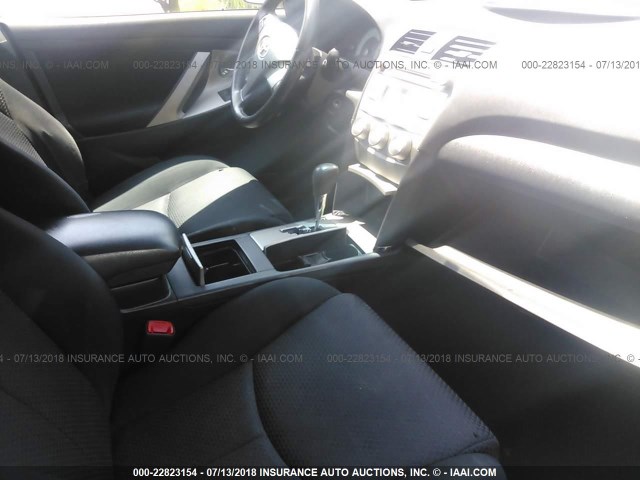 4T1BF3EK2BU776804 - 2011 TOYOTA CAMRY SE/LE/XLE GRAY photo 5