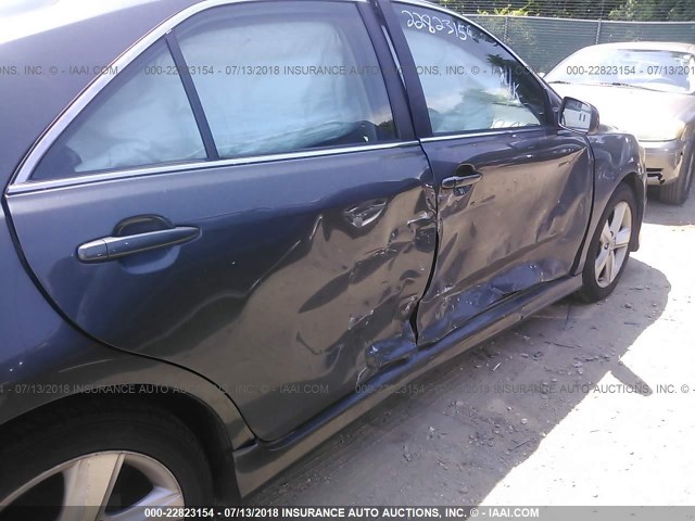 4T1BF3EK2BU776804 - 2011 TOYOTA CAMRY SE/LE/XLE GRAY photo 6