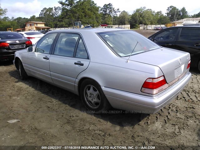 WDBGA43G8WA394926 - 1998 MERCEDES-BENZ S 420 SILVER photo 3