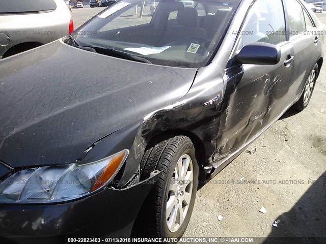 4T1BB46K28U038381 - 2008 TOYOTA CAMRY HYBRID GRAY photo 6