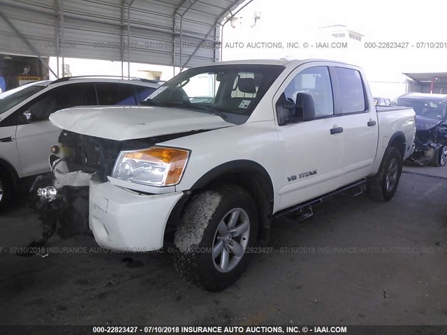 1N6BA07C39N303583 - 2009 NISSAN TITAN XE/SE/LE/PRO-4X WHITE photo 2