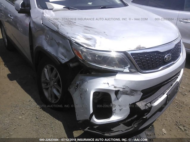 5XYKT4A63FG639034 - 2015 KIA SORENTO LX SILVER photo 6