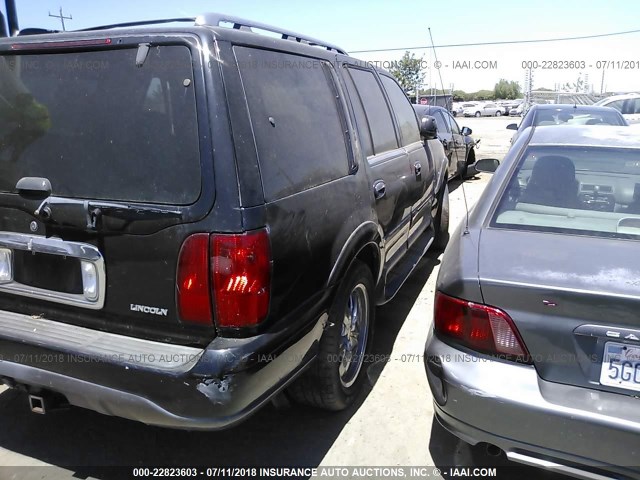 5LMPU28LXWLJ27979 - 1998 LINCOLN NAVIGATOR BLACK photo 4