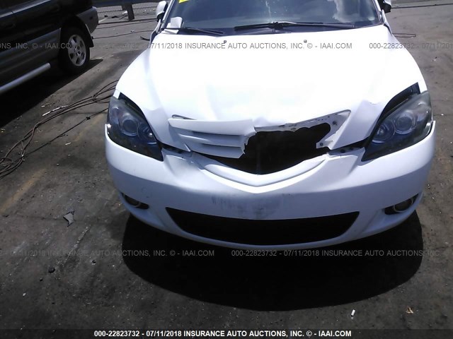 JM1BK143651261115 - 2005 MAZDA 3 HATCHBACK WHITE photo 6