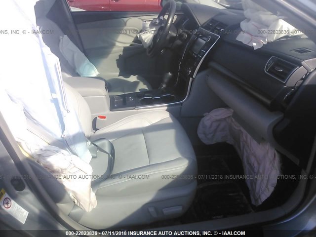 4T1BF1FK4FU950395 - 2015 TOYOTA CAMRY LE/XLE/SE/XSE SILVER photo 5