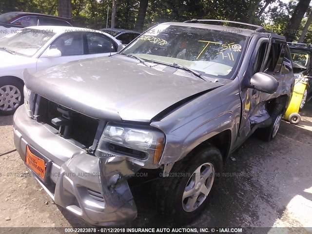 1GNDT13S252375354 - 2005 CHEVROLET TRAILBLAZER LS/LT TAN photo 2