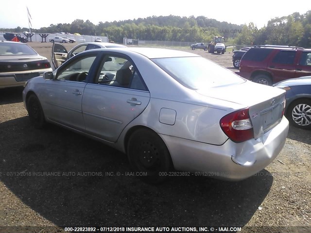 4T1BE32K52U083460 - 2002 TOYOTA CAMRY LE/XLE/SE 银色 照片 3