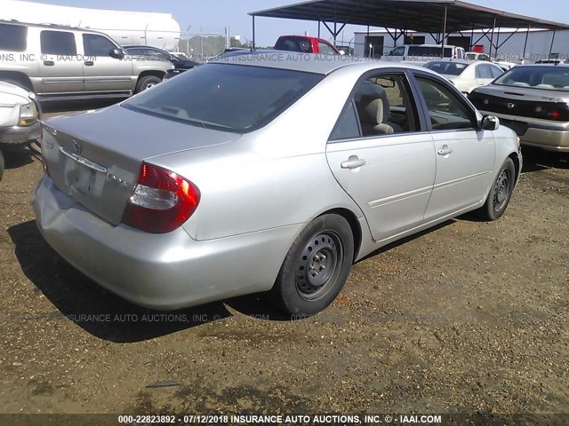 4T1BE32K52U083460 - 2002 TOYOTA CAMRY LE/XLE/SE SILVER photo 4