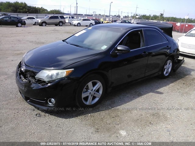 4T1BF1FK0CU031473 - 2012 TOYOTA CAMRY SE/LE/XLE შავი ფოტო 2