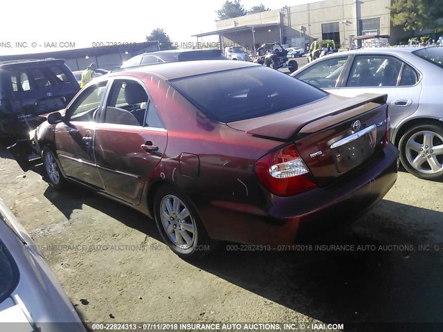 JTDBF32K530105919 - 2003 TOYOTA CAMRY LE/XLE RED photo 3